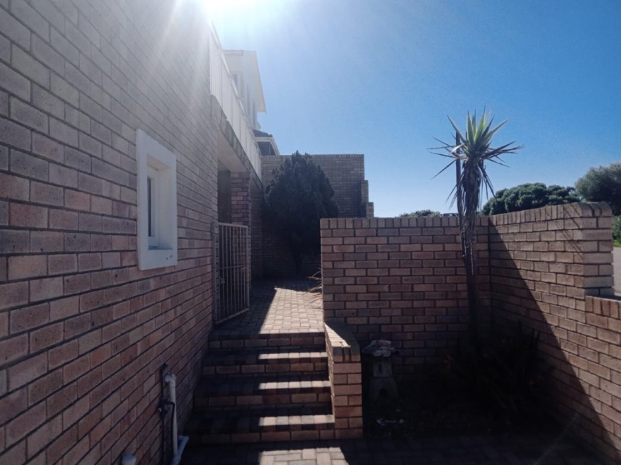 6 Bedroom Property for Sale in Aston Bay Eastern Cape